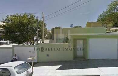 Imagem: A casa possui 3 Dormitórios, 2 Banheiros e 200m² de Área