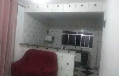 Imagem: A casa possui 3 Dormitórios e 2 Banheiros e está localizado