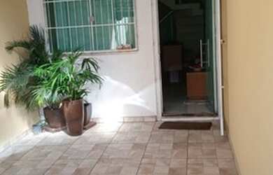 Imagem: A casa possui 2 Dormitórios, 2 Banheiros, 1 Vaga na garagem