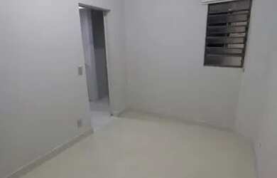 Imagem: A casa possui 1 Dormitório, 1 Banheiro e está localizado