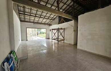 Imagem: A casa possui 3 Dormitórios, 3 Banheiros, 2 Vagas na garagem