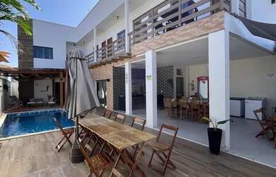 Imagem: A casa possui 5 Dormitórios, 5 Banheiros, 1 Vaga na garagem