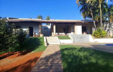 Imagem: A casa em condomínio possui 3 Dormitórios, 2 Banheiros, 5