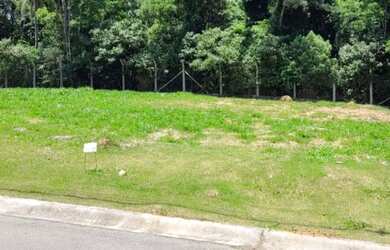 Imagem: O terreno possui 130m² de Área e está localizado em Sítio