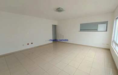 Imagem: A casa possui 3 Dormitórios, 4 Banheiros, 1 Vaga na garagem