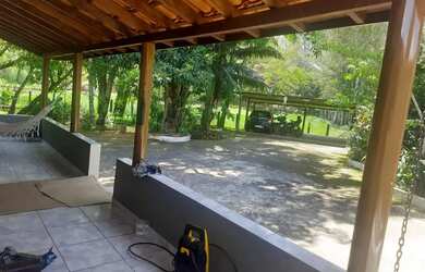 Imagem: A casa possui 3 Dormitórios, 3 Banheiros, 4 Vagas na garagem