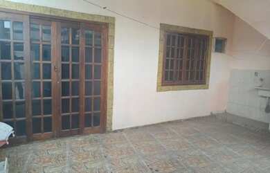 Imagem: A casa possui 1 Dormitório, 1 Banheiro e 1 Vaga na garagem