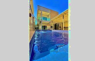 Imagem: A casa possui 2 Dormitórios, 3 Banheiros, 2 Vagas na garagem