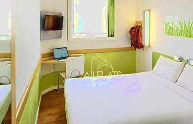 Imagem: O studio à venda possui 1 Dormitório, 1 Banheiro, 1 Vaga na