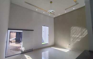 Imagem: A casa possui 2 Dormitórios, 2 Banheiros, 2 Vagas na garagem