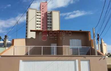 Imagem: A casa possui 4 Dormitórios, 2 Banheiros, 2 Vagas na garagem