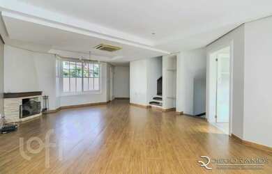 Imagem: A casa em condomínio à venda possui 4 Dormitórios, 3 Banheiros