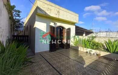 Imagem: A casa possui 3 Dormitórios, 3 Banheiros, 2 Vagas na garagem