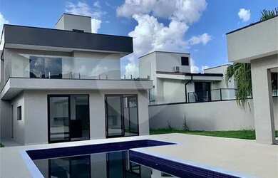 Imagem: A casa possui 3 Dormitórios, 5 Banheiros, 4 Vagas na garagem