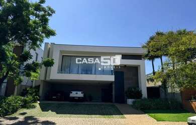 Imagem: A casa em condomínio possui 4 Dormitórios, 5 Banheiros, 5