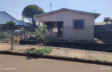 Imagem: A casa possui 2 Dormitórios, 1 Banheiro, 5 Vagas na garagem