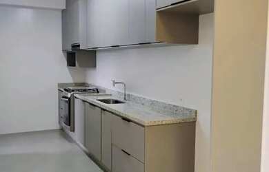 Imagem: O apartamento possui 1 Dormitório, 1 Banheiro, 1 Vaga na garagem