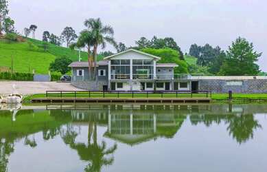 Imagem: A fazenda possui 500m² de Área e está localizado em Quitandinha