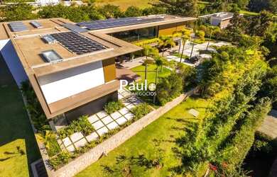 Imagem: A casa em condomínio possui 5 Dormitórios, 5 Banheiros, 5