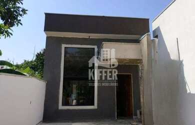 Imagem: A casa possui 2 Dormitórios, 2 Banheiros, 2 Vagas na garagem