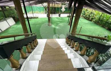 Imagem: O depósito possui 5 Vagas na garagem, 891m² de Área e está