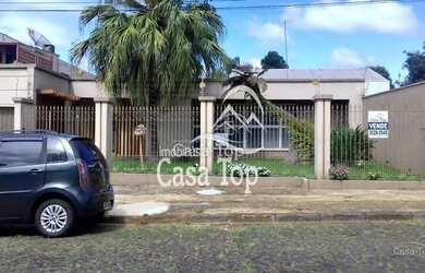 Imagem: A casa possui 4 Dormitórios, 3 Banheiros, 2 Vagas na garagem