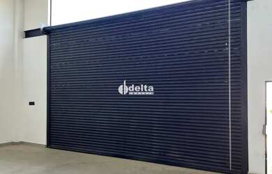 Imagem: O depósito possui 3 Vagas na garagem, 247m² de Área e está