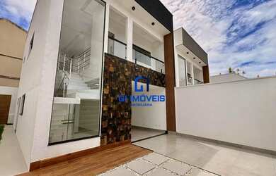 Imagem: A casa possui 3 Dormitórios, 2 Banheiros, 2 Vagas na garagem