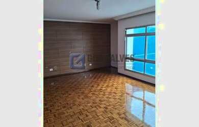 Imagem: A casa possui 5 Dormitórios, 4 Banheiros, 5 Vagas na garagem