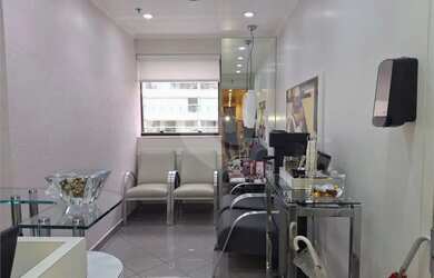 Imagem: O depósito possui 1 Vaga na garagem, 32m² de Área, Imóvel