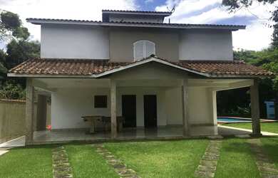 Imagem: A casa em condomínio possui 5 Dormitórios, 5 Banheiros, 4