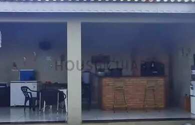 Imagem: A casa possui 4 Dormitórios, 4 Banheiros, 5 Vagas na garagem