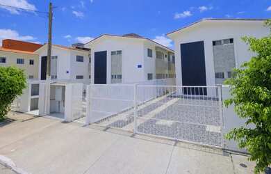 Imagem: A casa em condomínio para alugar possui 2 Dormitórios, 2 Banheiros