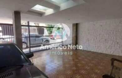 Imagem: A casa possui 4 Dormitórios, 3 Banheiros, 3 Vagas na garagem