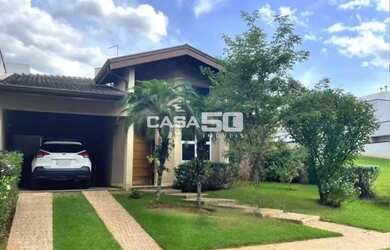 Imagem: A casa em condomínio possui 3 Dormitórios, 4 Banheiros, 2