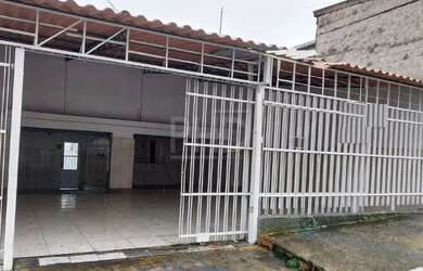 Imagem: O depósito possui 4 Vagas na garagem, 252m² de Área e está