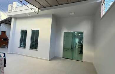 Imagem: A casa possui 2 Dormitórios, 1 Banheiro, 3 Vagas na garagem