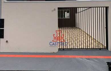 Imagem: A casa possui 2 Dormitórios, 1 Banheiro, 1 Vaga na garagem