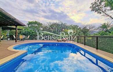 Imagem: A casa em condomínio possui 4 Dormitórios, 5 Banheiros, 3