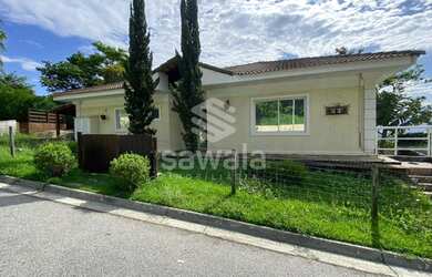 Imagem: A casa em condomínio possui 4 Dormitórios, 5 Banheiros, 3