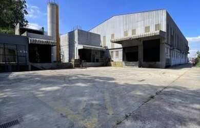 Imagem: O depósito possui 5 Vagas na garagem, 3.000m² de Área e