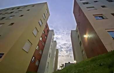 Imagem: O apartamento possui 2 Dormitórios, 1 Banheiro, 1 Vaga na garagem