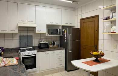 Imagem: O apartamento possui 4 Dormitórios, 2 Banheiros, 1 Vaga na