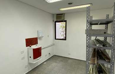 Imagem: O depósito possui 1 Vaga na garagem, 90m² de Área e está