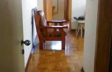 Imagem: O apartamento possui 1 Dormitório, 1 Banheiro, 1 Vaga na garagem