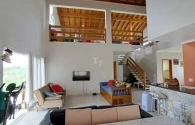 Imagem: A casa em condomínio possui 3 Dormitórios, 3 Banheiros, 5