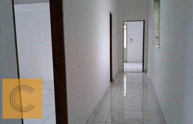 Imagem: O depósito possui 5 Vagas na garagem, 430m² de Área e está