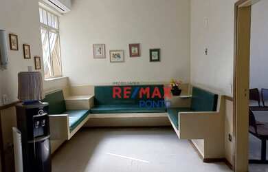 Imagem: O depósito possui 1 Vaga na garagem, 242m² de Área e está