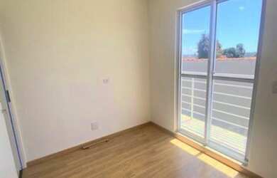 Imagem: A casa à venda possui 2 Dormitórios, 1 Banheiro, 2 Vagas na