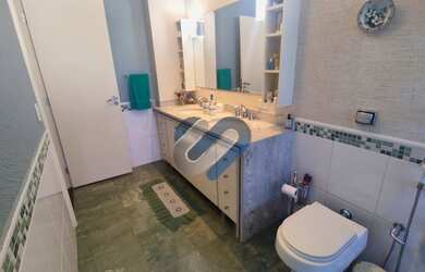 Imagem: A casa em condomínio à venda possui 4 Dormitórios, 5 Banheiros